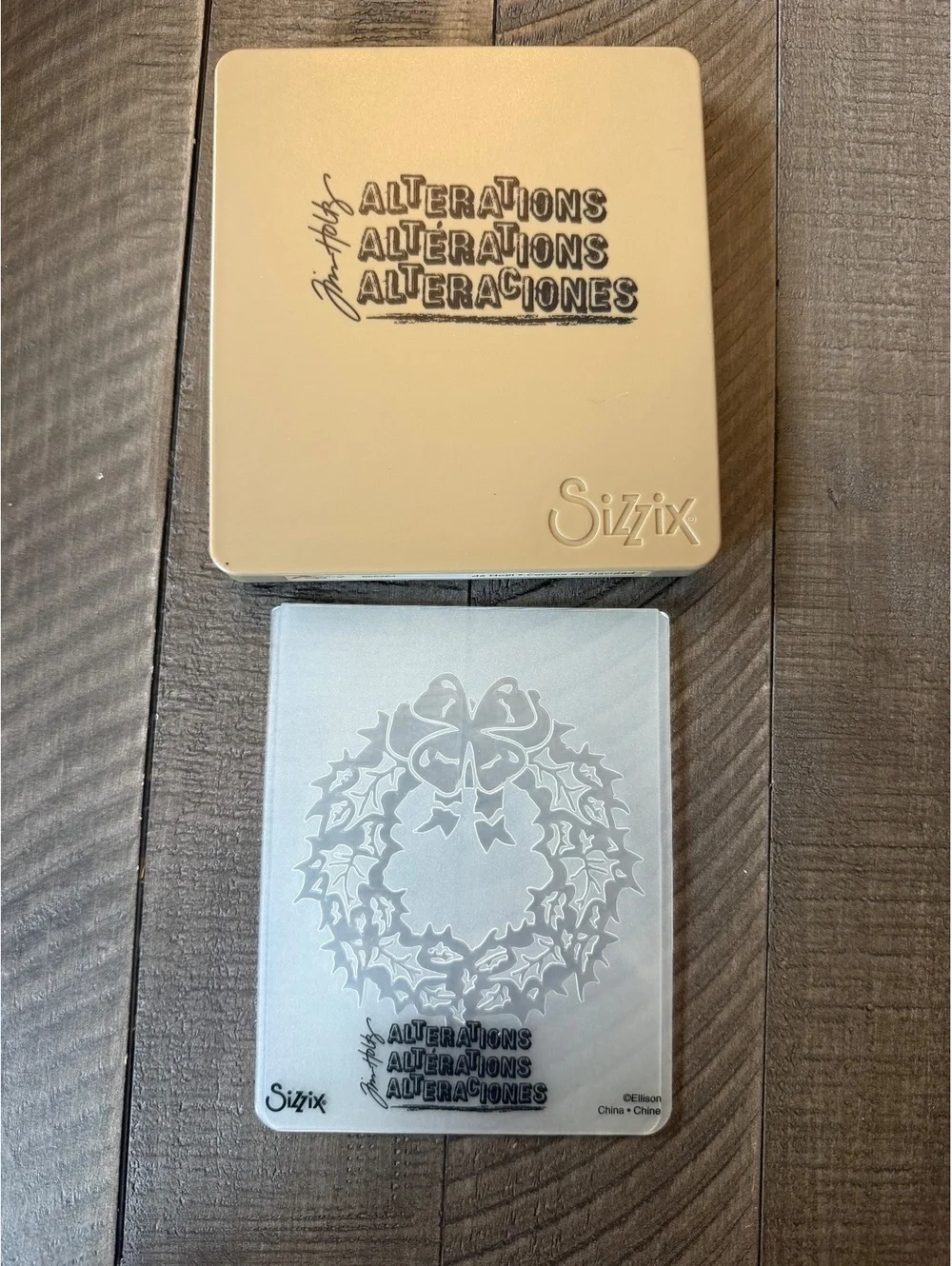 Tim Holtz Alterations Holiday Wreath die cut and embossing folder